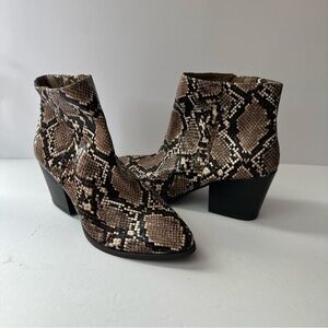 NWOB Kaari Brown SNake Eloise Boots Sz 6
